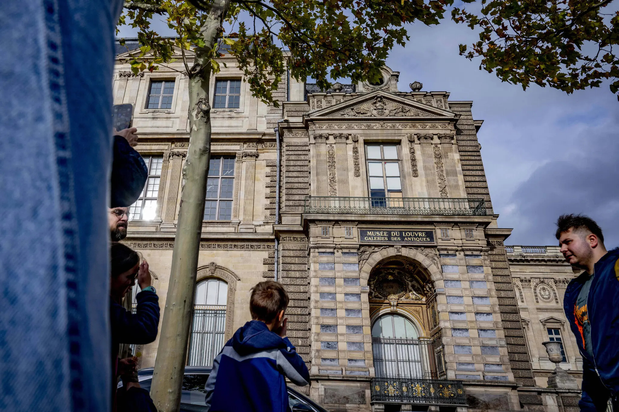 Пограбування Лувру: інсайд чи провал охорони? Аналіз «крадіжки століття»